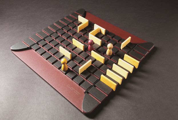 Quoridor Board game with wooden fences and  player pieces on a brown and black grid